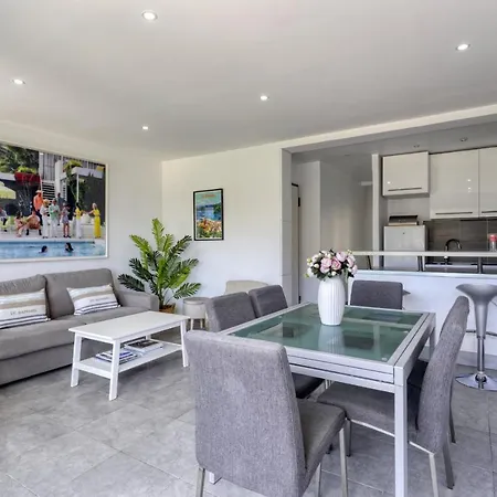 3 With Sea View Terraces In Peace Saint-Tropez