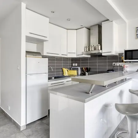 3 With Sea View Terraces In Peace * سان تروبيه