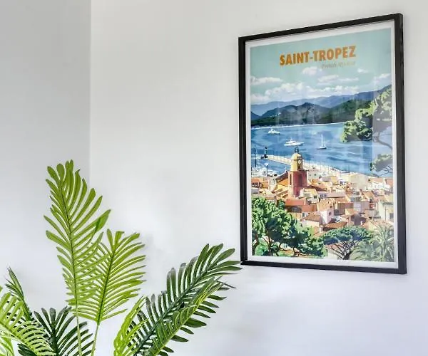 3 With Sea View Terraces In Peace Saint-Tropez